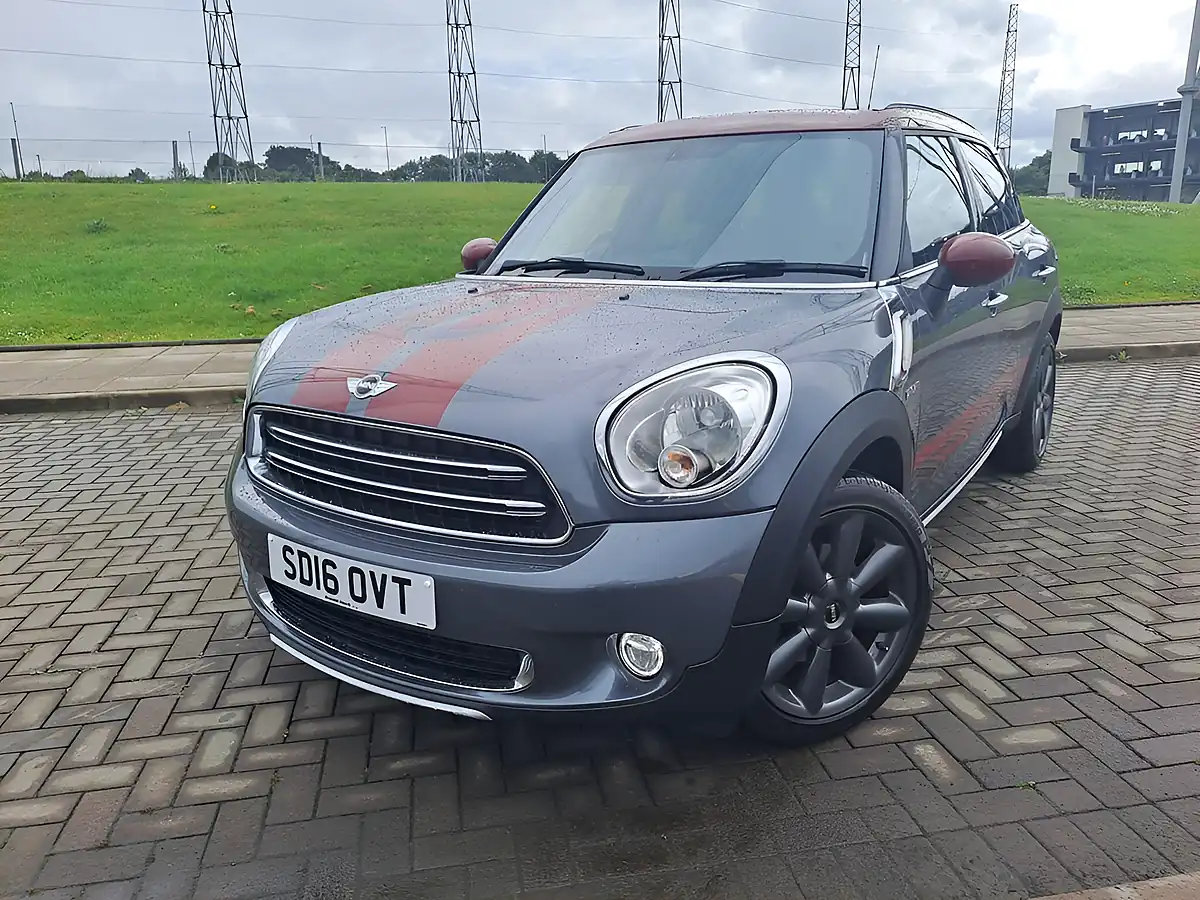 Used 2016 MINI Countryman Park Lane Earl-Grey Metallic - Interior and Exterior details 11