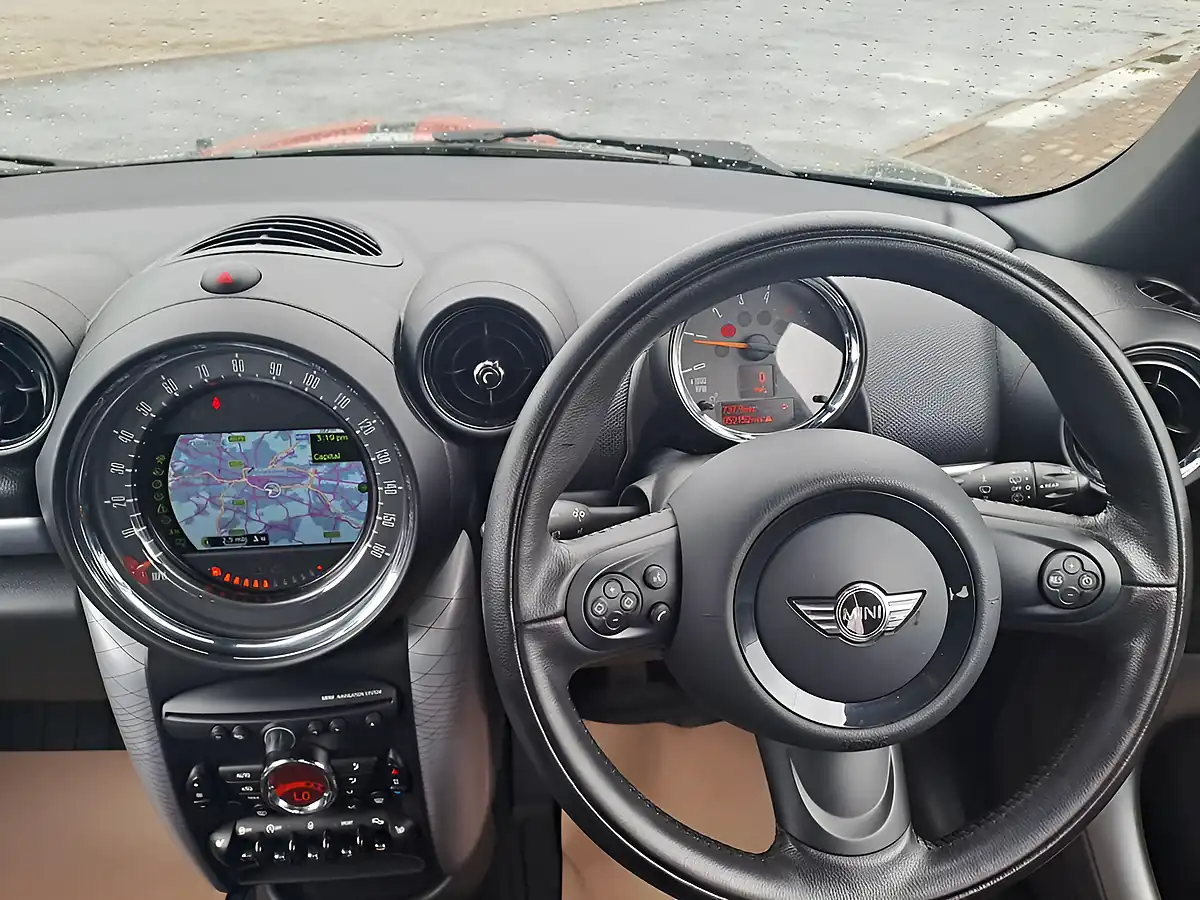 Used 2016 MINI Countryman Park Lane Earl-Grey Metallic - Interior and Exterior details 15