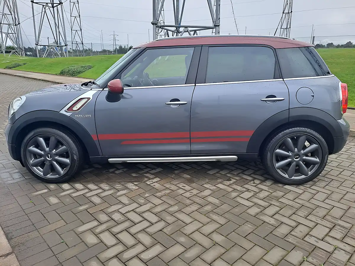 Used 2016 MINI Countryman Park Lane Earl-Grey Metallic - Interior and Exterior details 17