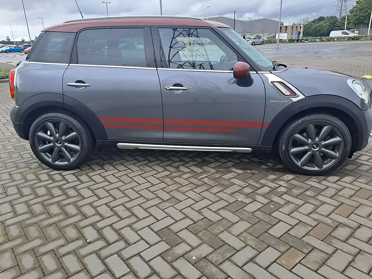 Used 2016 MINI Countryman Park Lane Earl-Grey Metallic - Interior and Exterior details 18