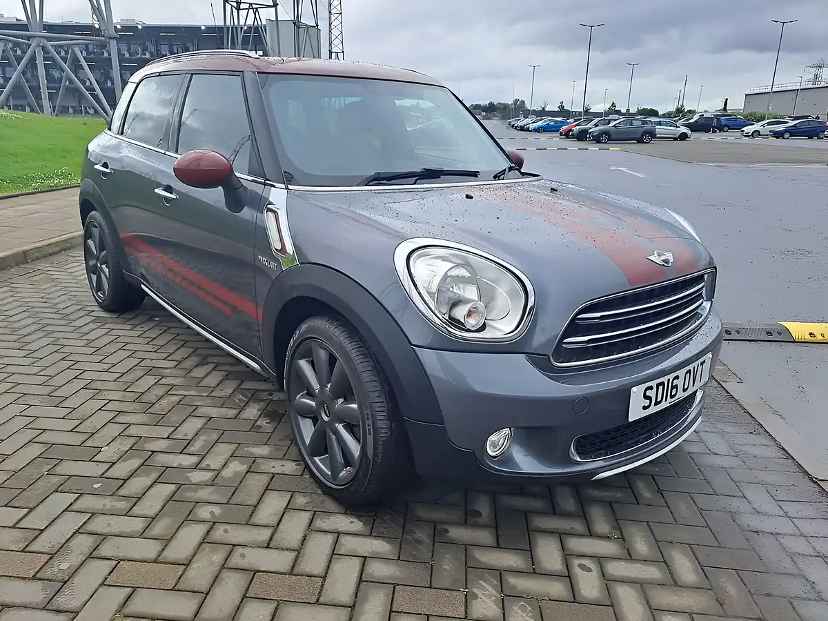 Used 2016 MINI Countryman Park Lane Earl-Grey Metallic - Interior and Exterior details 5