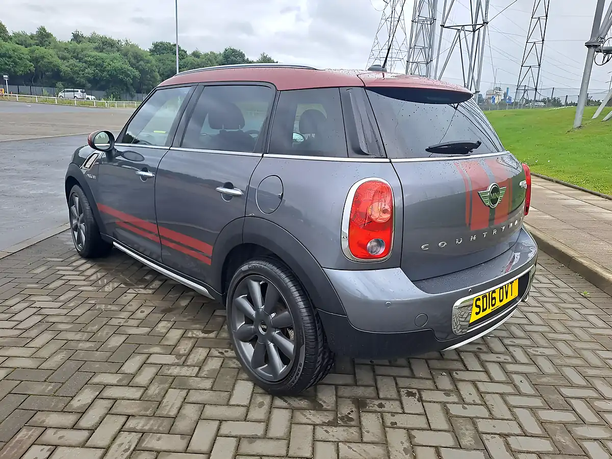 Used 2016 MINI Countryman Park Lane Earl-Grey Metallic - Interior and Exterior details 7