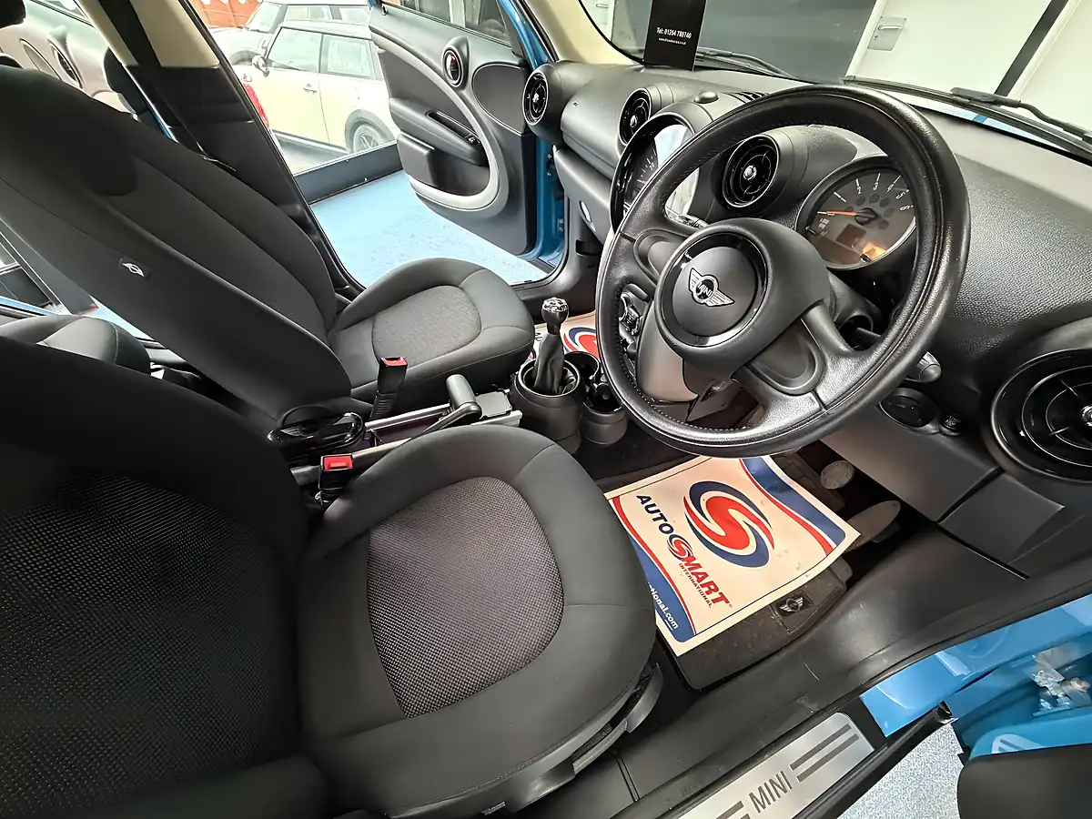 Used 2016 MINI Countryman Pepper Pack Blue - Interior and Exterior details 10