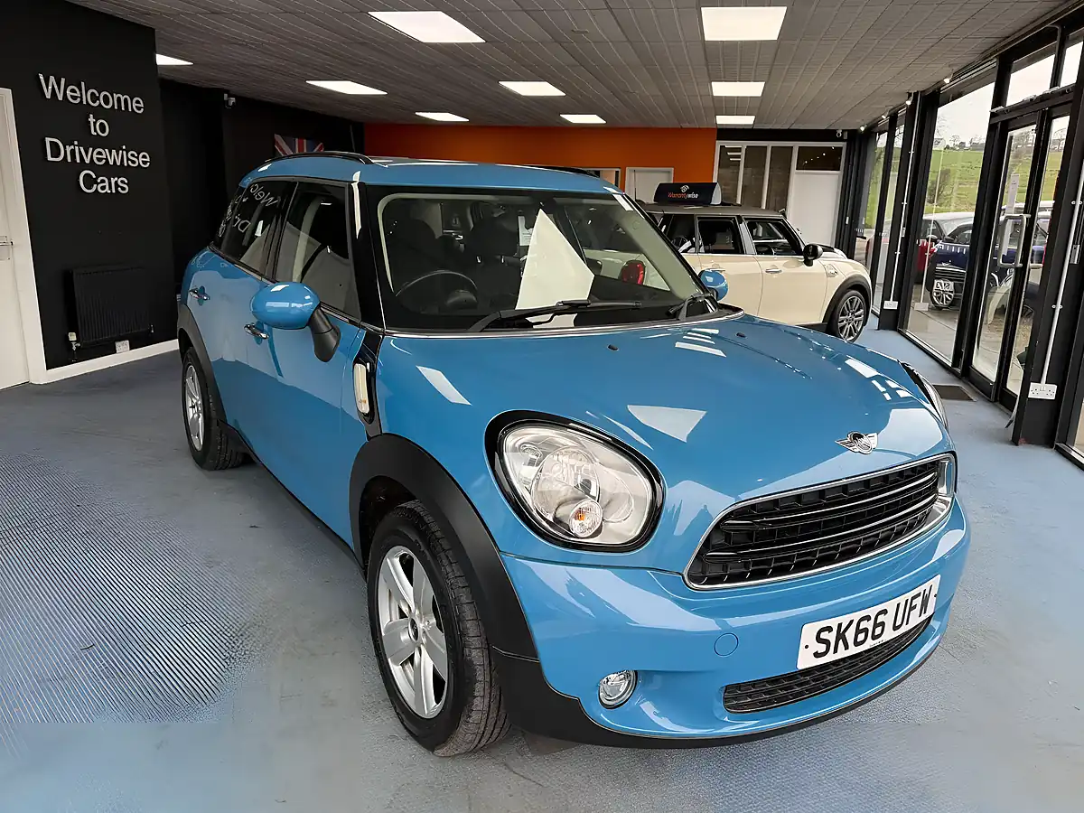 Used 2016 MINI Countryman Pepper Pack Blue - Interior and Exterior details 3