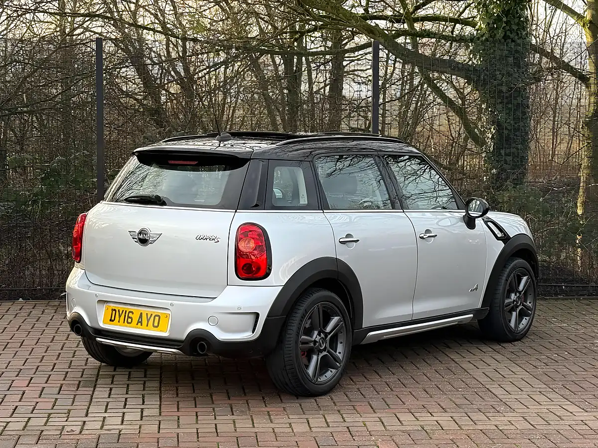 Used 2016 MINI Countryman Steptronic ALL4 Euro 5 Silver - Interior and Exterior details 9