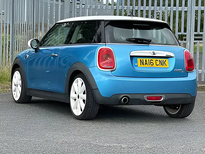 Used 2016 MINI Hatch Chili Ii Pack Electric Blue Metallic - Interior and Exterior details 2