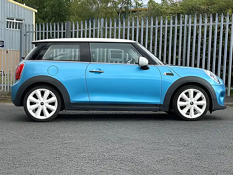 Used 2016 MINI Hatch Chili Ii Pack Electric Blue Metallic - Interior and Exterior details 6