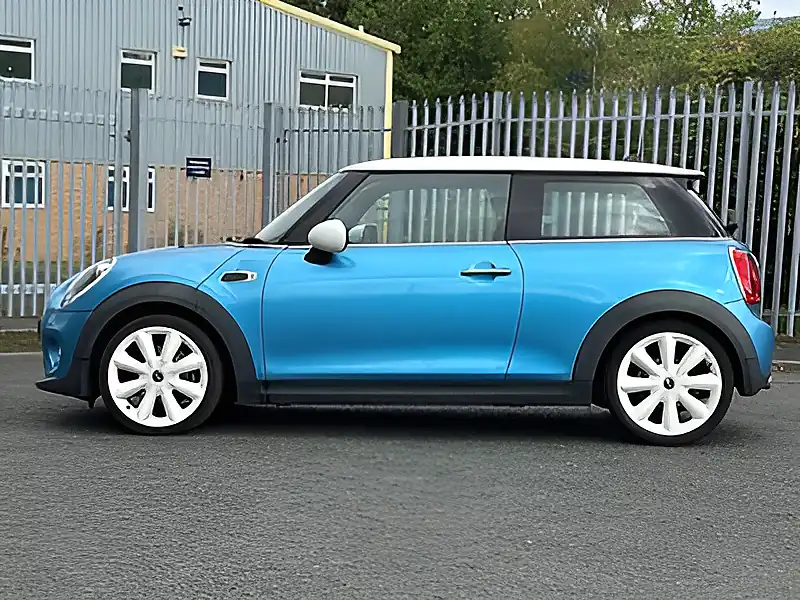 Used 2016 MINI Hatch Chili Ii Pack Electric Blue Metallic - Interior and Exterior details 7