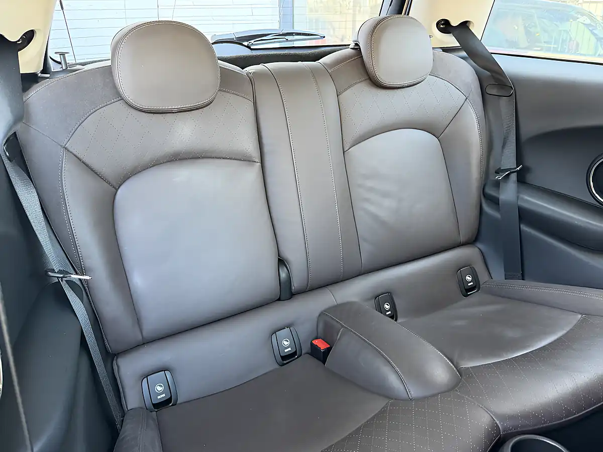 Used 2016 MINI Hatch Chili Ii Pack Pepper White - Interior and Exterior details 12
