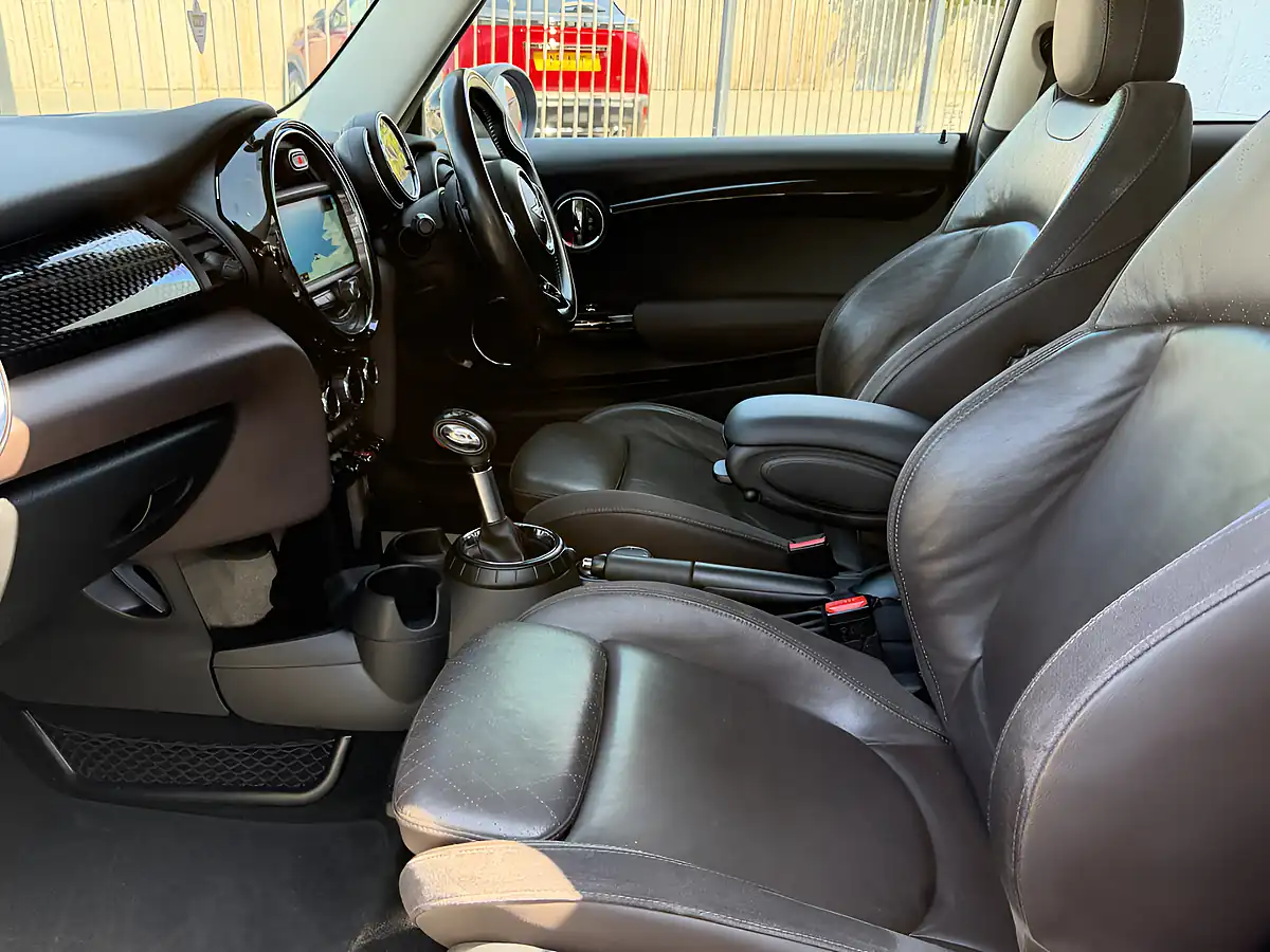Used 2016 MINI Hatch Chili Ii Pack Pepper White - Interior and Exterior details 15