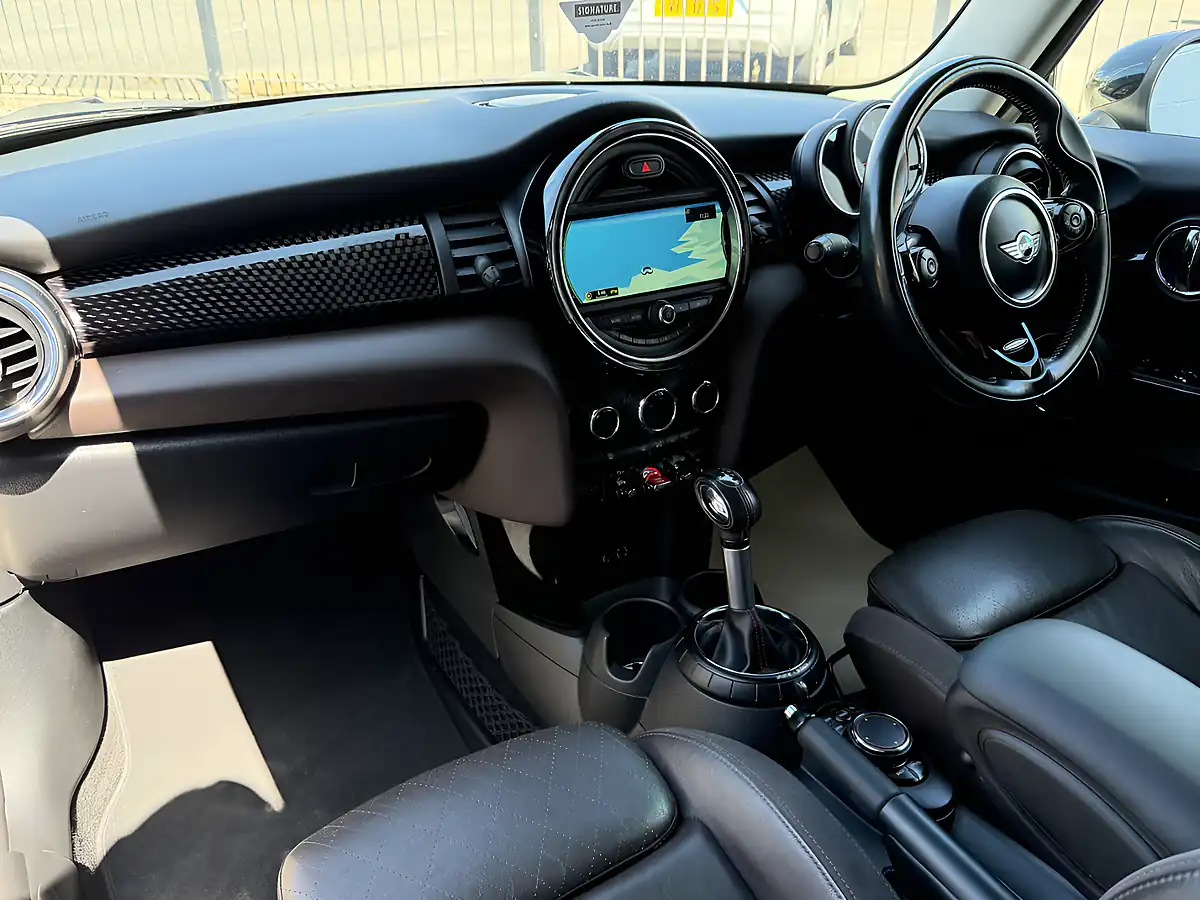 Used 2016 MINI Hatch Chili Ii Pack Pepper White - Interior and Exterior details 18