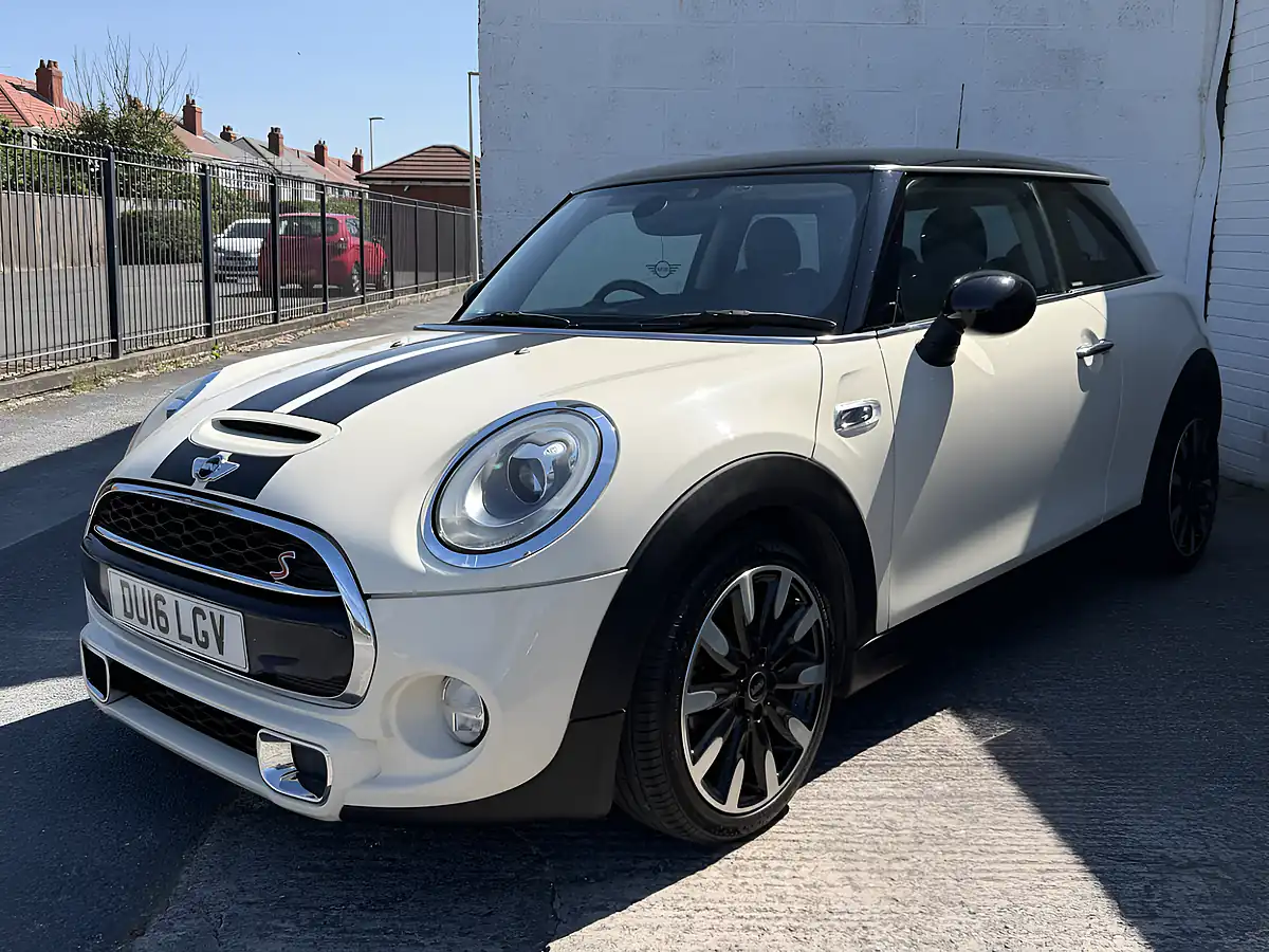 Used 2016 MINI Hatch Chili Ii Pack Pepper White - Interior and Exterior details 3