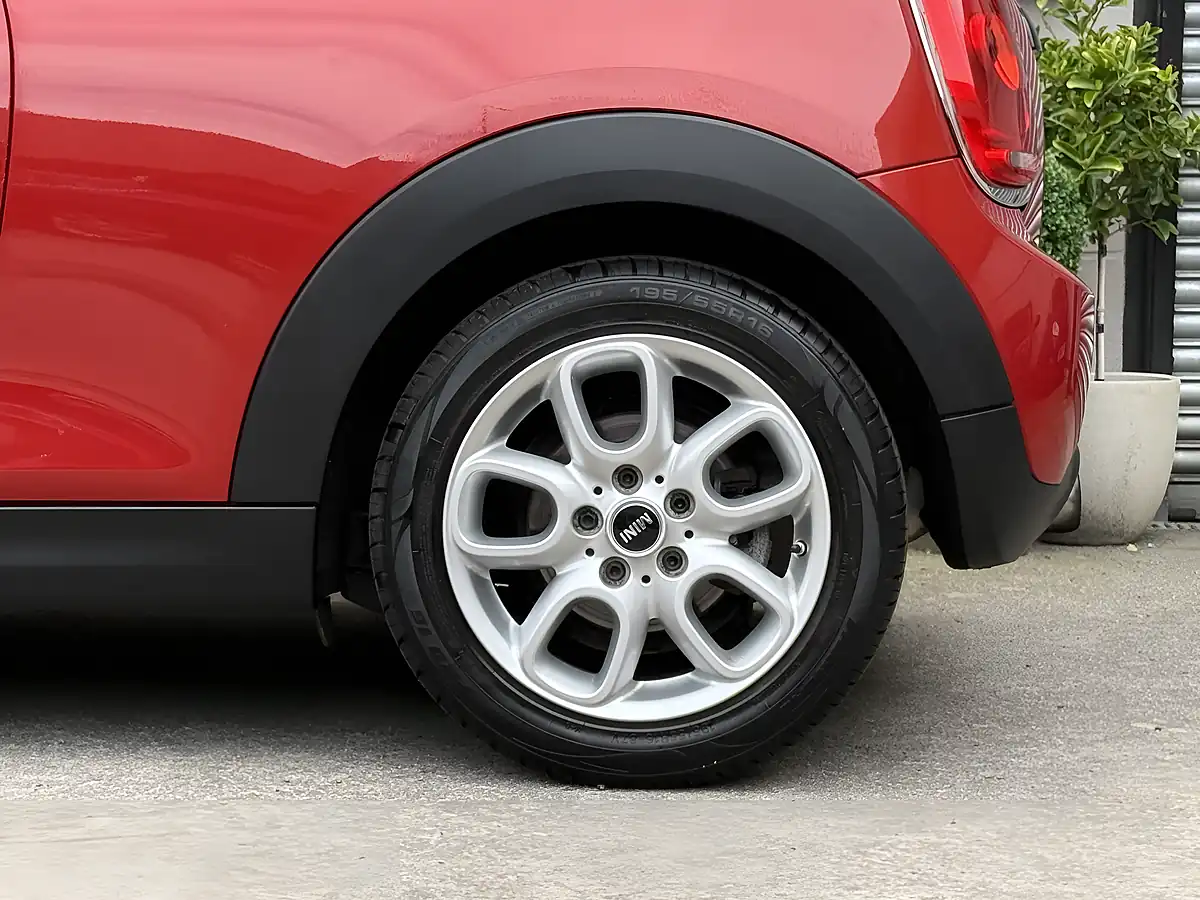 Used 2016 MINI Hatch Cooper 3-Door Red - Interior and Exterior details 19