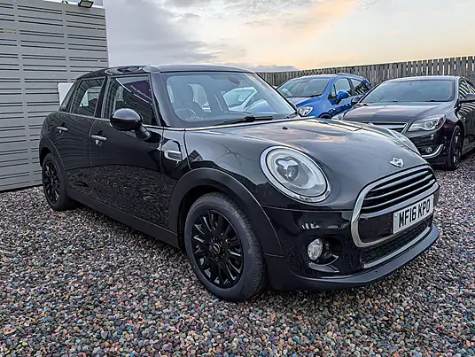 2016 MINI Hatch Cooper D