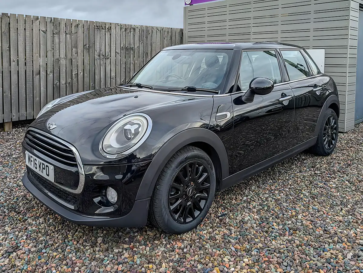 Used 2016 MINI Hatch Cooper Black - Interior and Exterior details 3