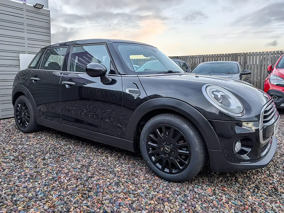 Used 2016 MINI Hatch Cooper Black - Interior and Exterior details 5