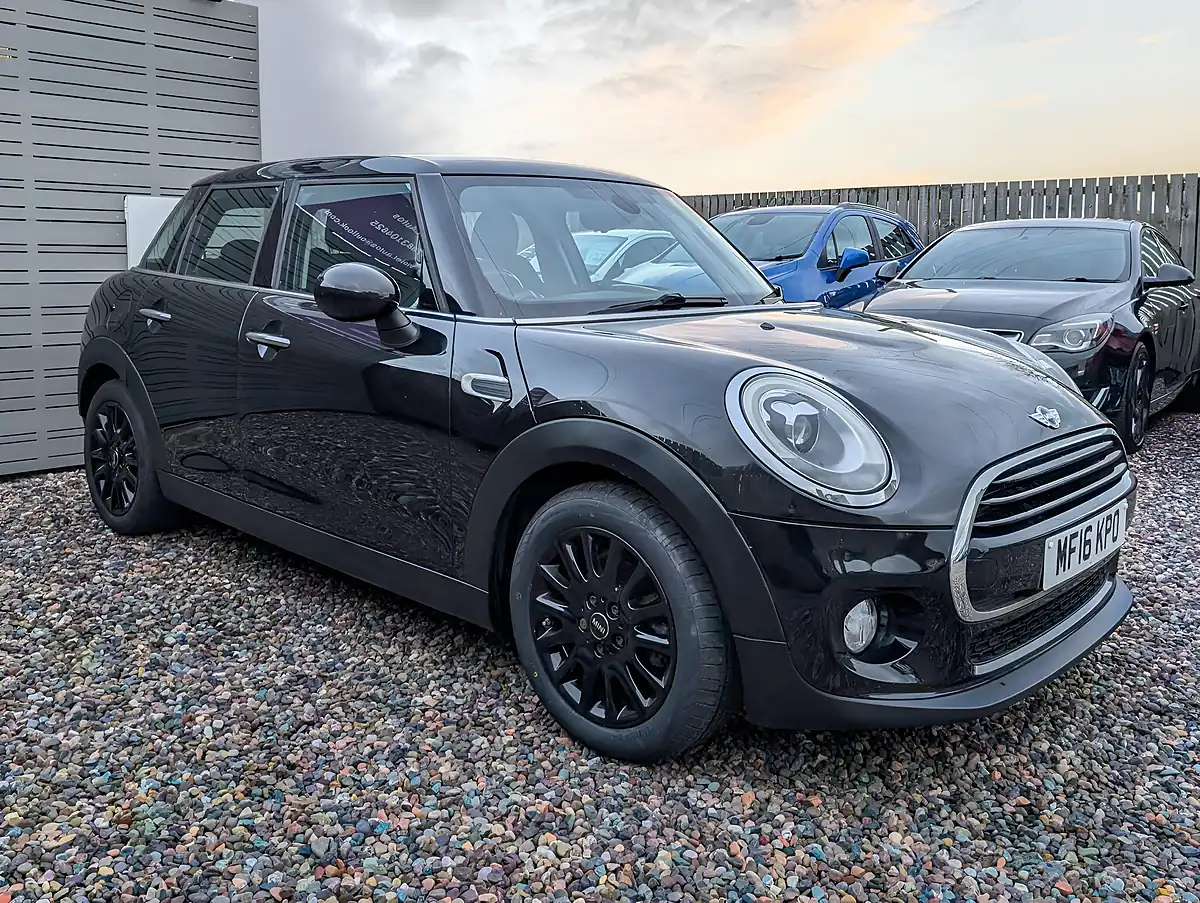 Used 2016 MINI Hatch Cooper Black - Interior and Exterior details 6