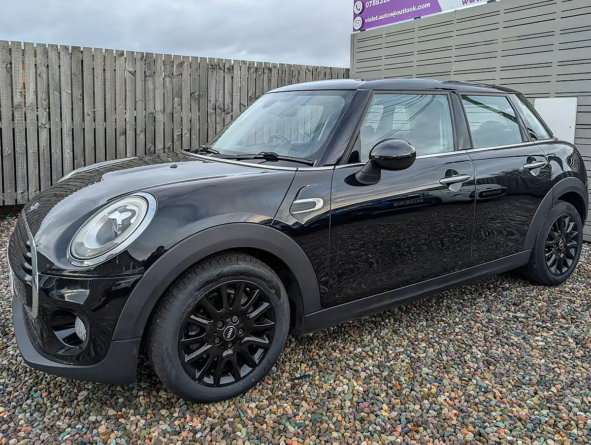 Used 2016 MINI Hatch Cooper Black - Interior and Exterior details 8