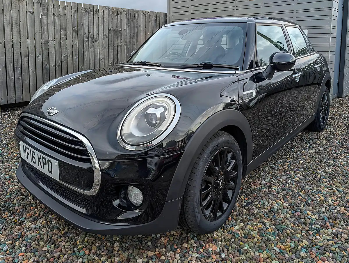 Used 2016 MINI Hatch Cooper Black - Interior and Exterior details 9