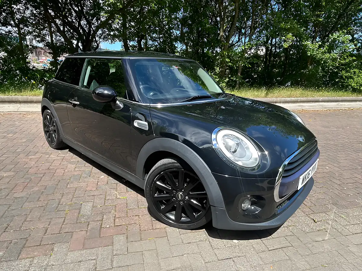 Used 2016 MINI Hatch Cooper Black - Front View