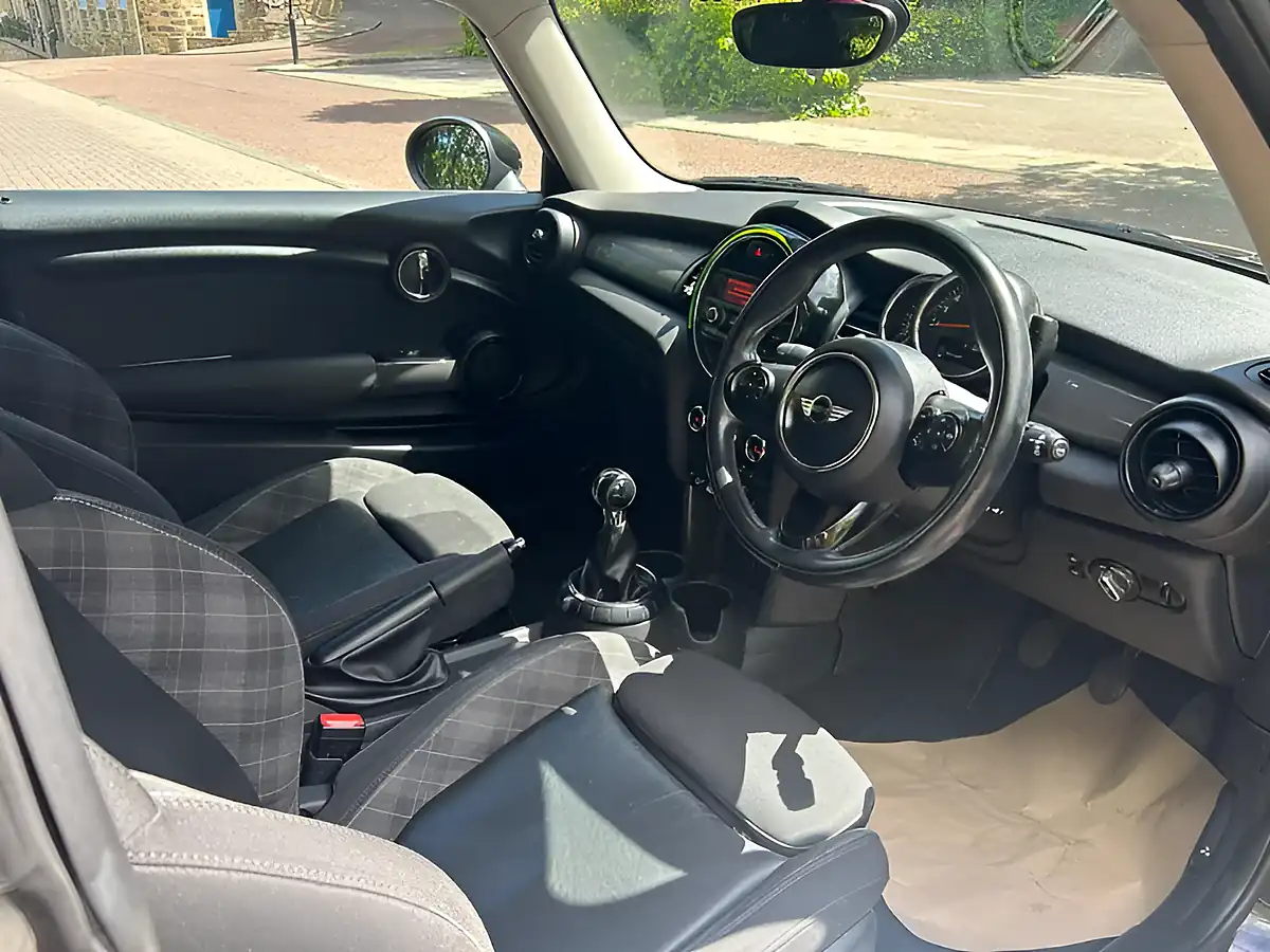 Used 2016 MINI Hatch Cooper Black - Interior and Exterior details 10