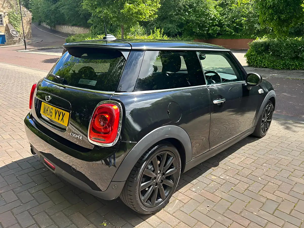 Used 2016 MINI Hatch Cooper Black - Interior and Exterior details 2