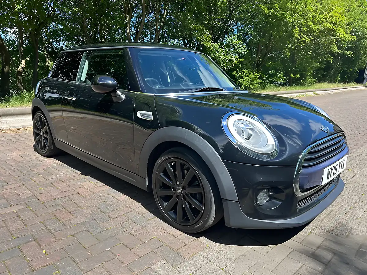 Used 2016 MINI Hatch Cooper Black - Interior and Exterior details 5