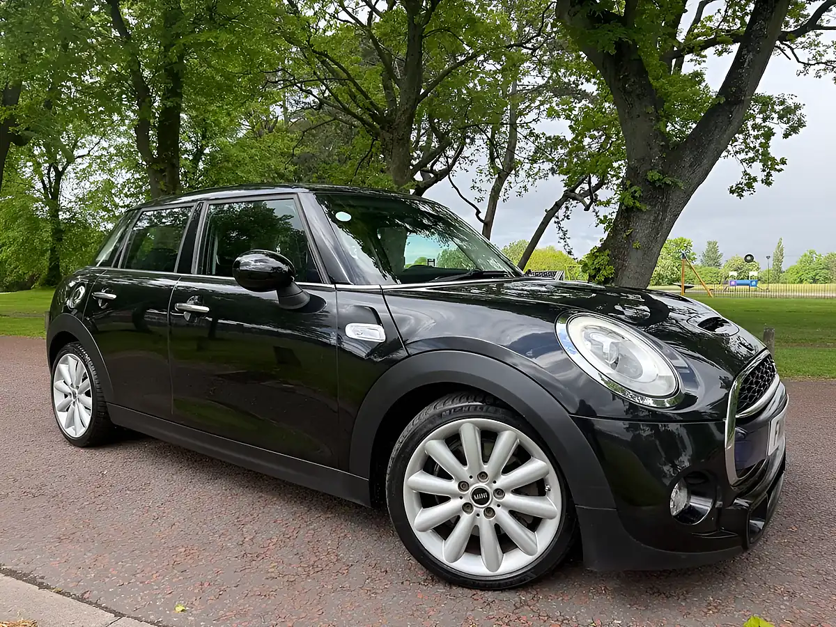 Used 2016 MINI Hatch Cooper Black - Front View