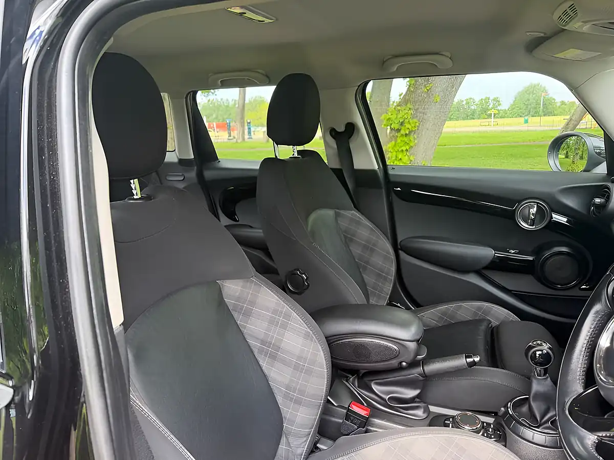 Used 2016 MINI Hatch Cooper Black - Interior and Exterior details 11