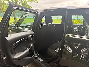 Used 2016 MINI Hatch Cooper Black - Interior and Exterior details 15
