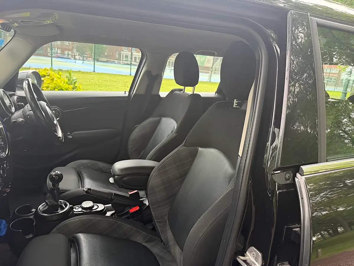 Used 2016 MINI Hatch Cooper Black - Interior and Exterior details 19