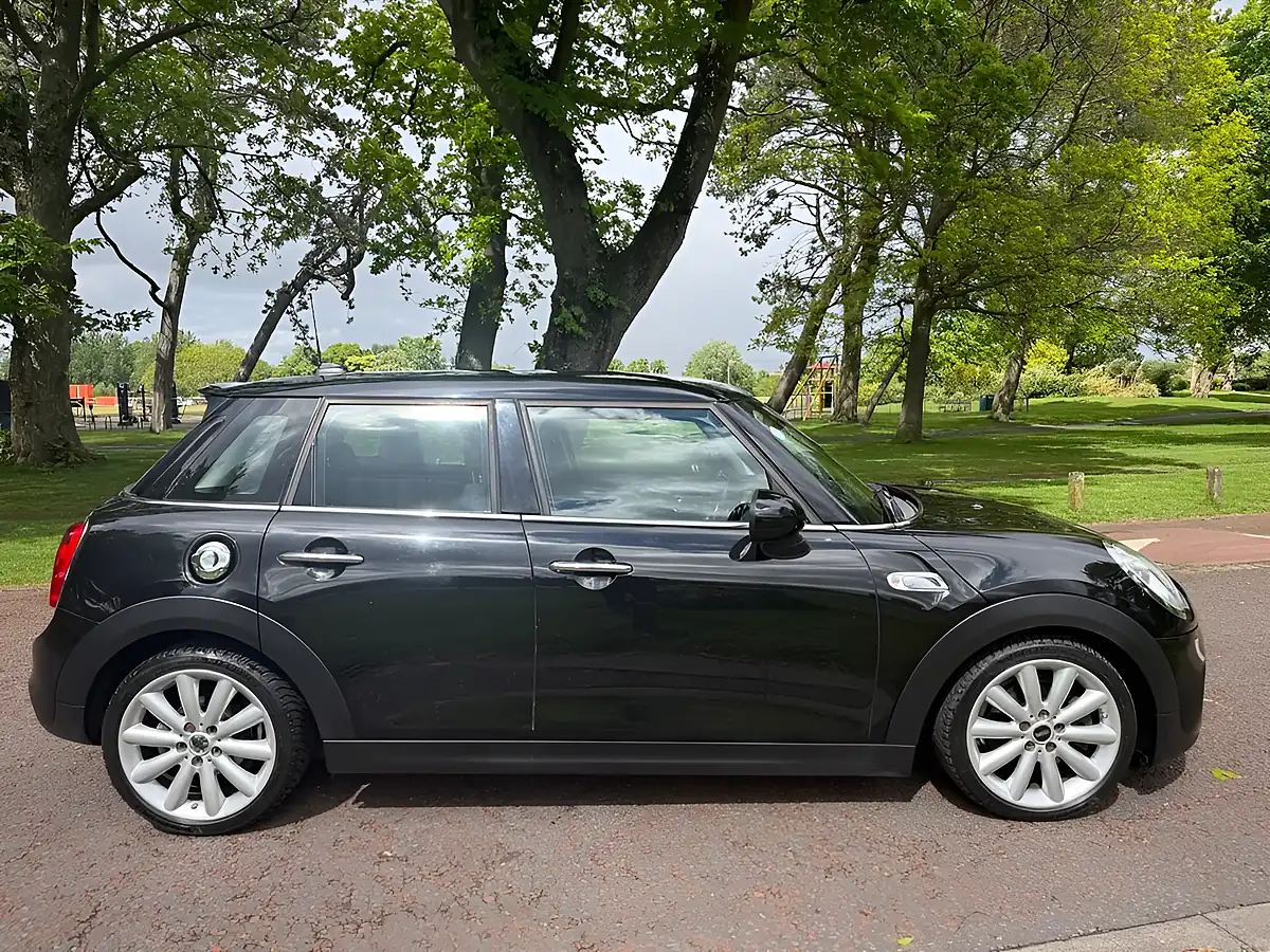 Used 2016 MINI Hatch Cooper Black - Interior and Exterior details 2