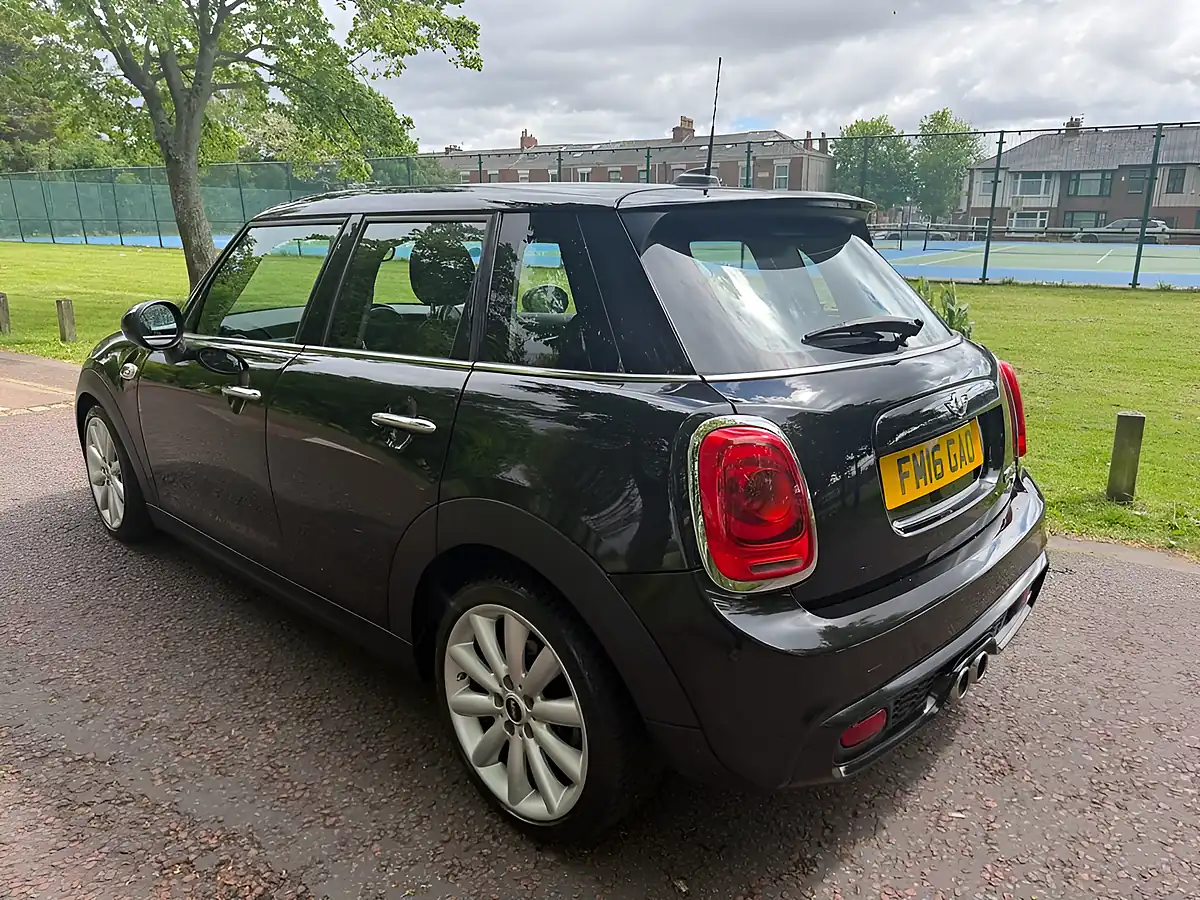 Used 2016 MINI Hatch Cooper Black - Interior and Exterior details 5