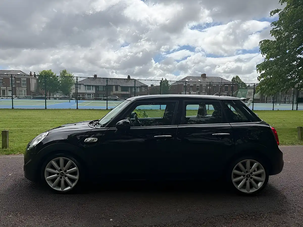 Used 2016 MINI Hatch Cooper Black - Interior and Exterior details 6