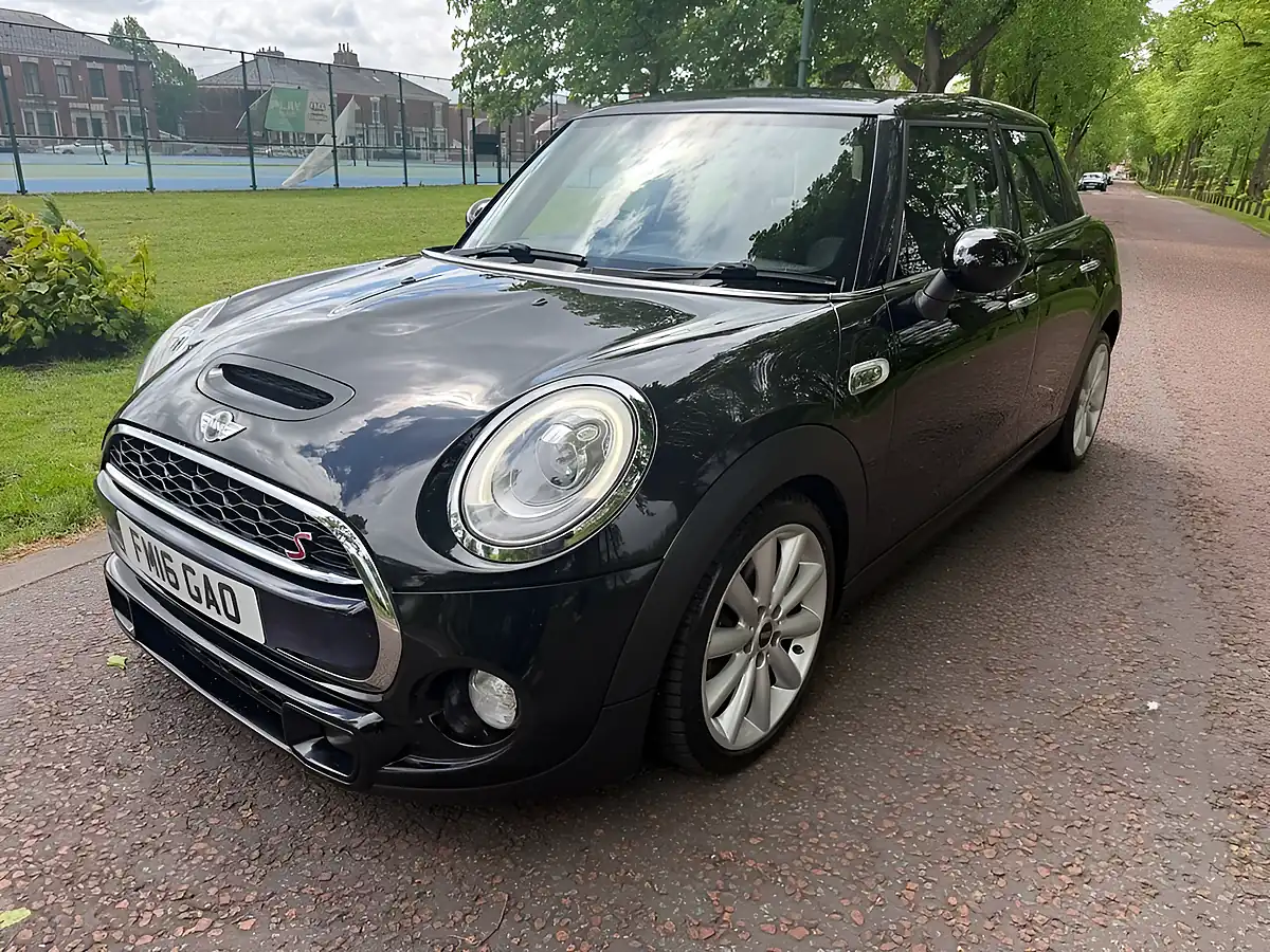 Used 2016 MINI Hatch Cooper Black - Interior and Exterior details 7