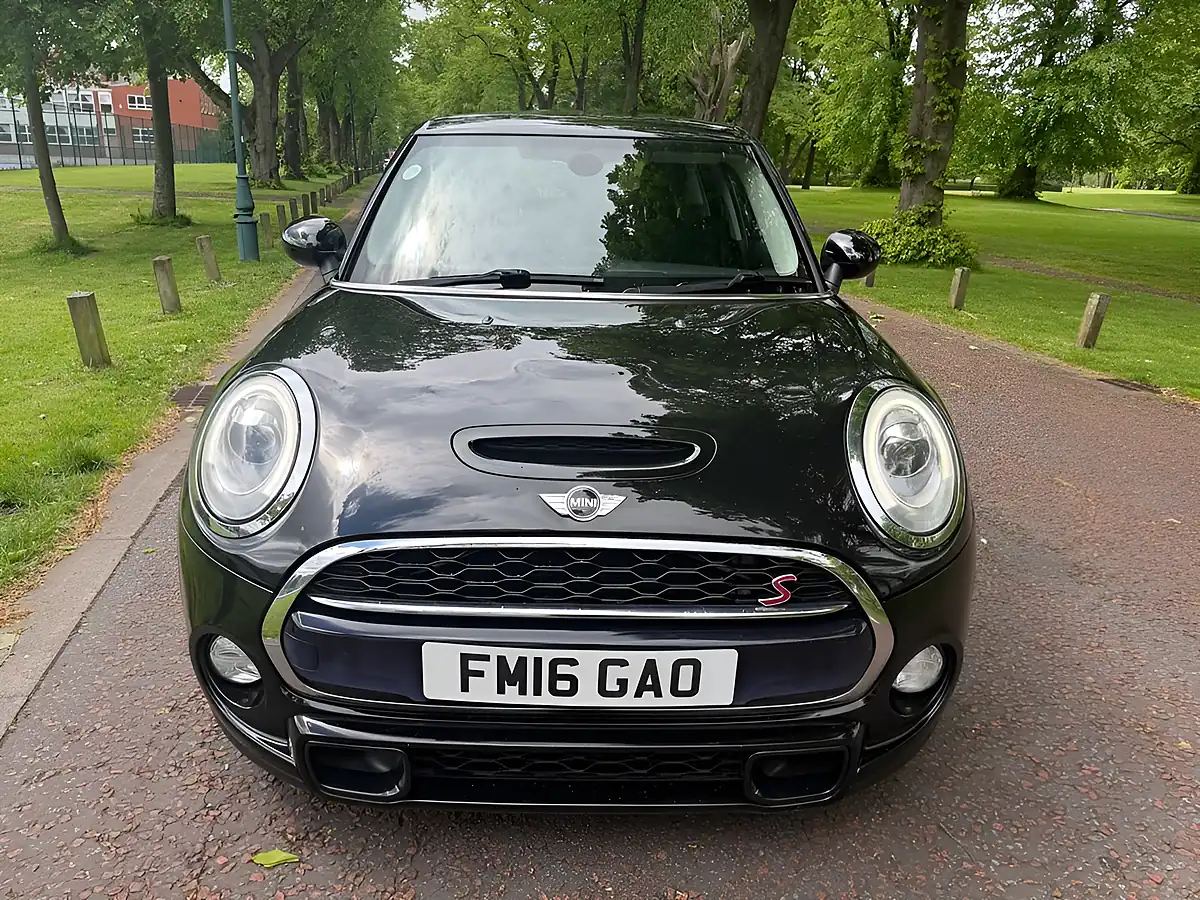 Used 2016 MINI Hatch Cooper Black - Interior and Exterior details 8