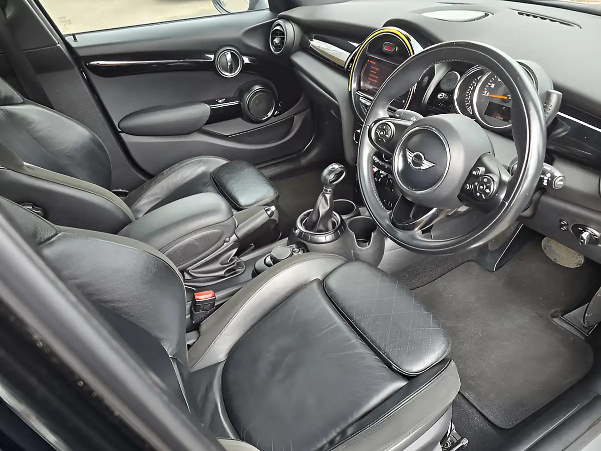 Used 2016 MINI Hatch Cooper Black - Interior and Exterior details 12