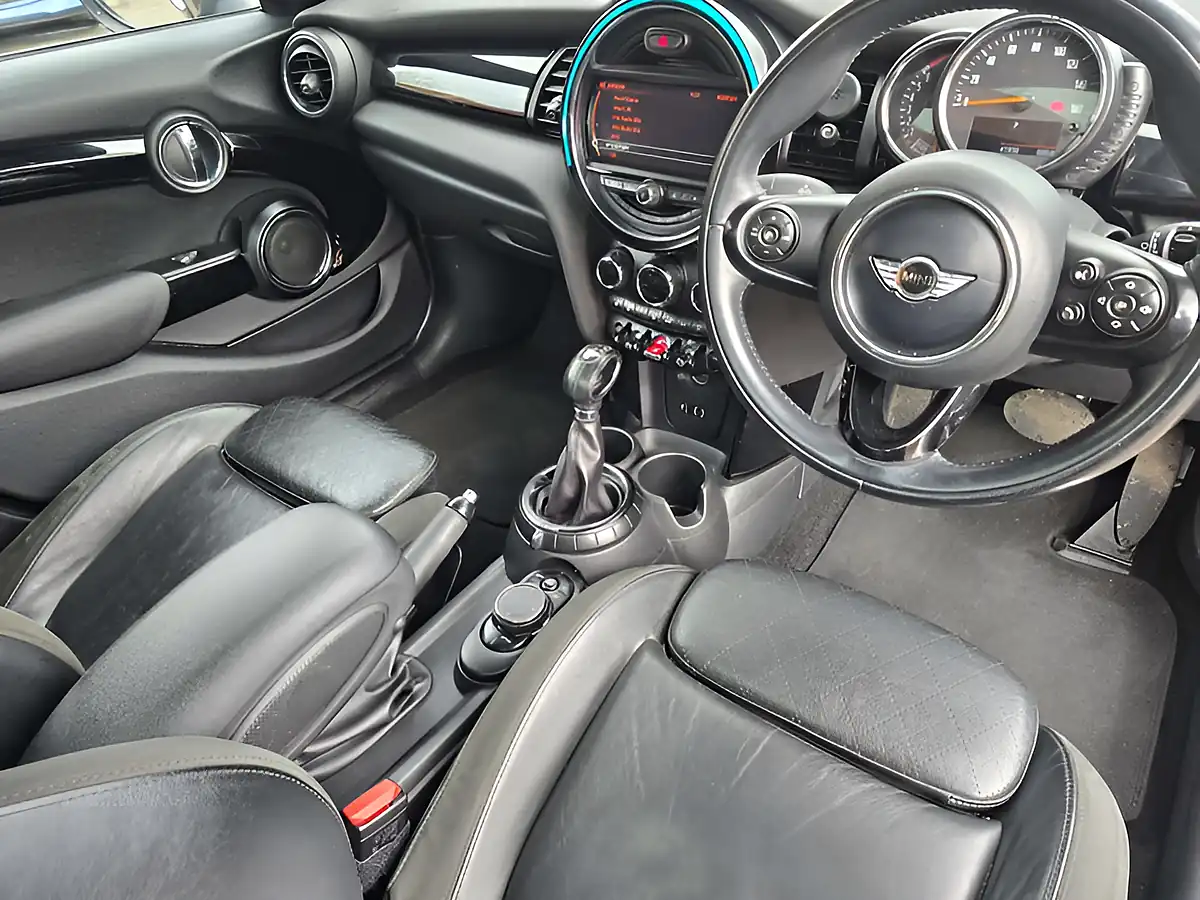Used 2016 MINI Hatch Cooper Black - Interior and Exterior details 13