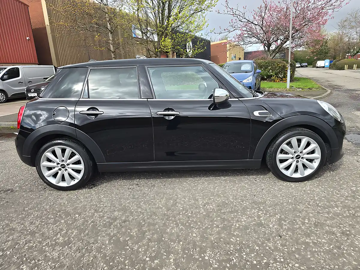 Used 2016 MINI Hatch Cooper Black - Interior and Exterior details 4