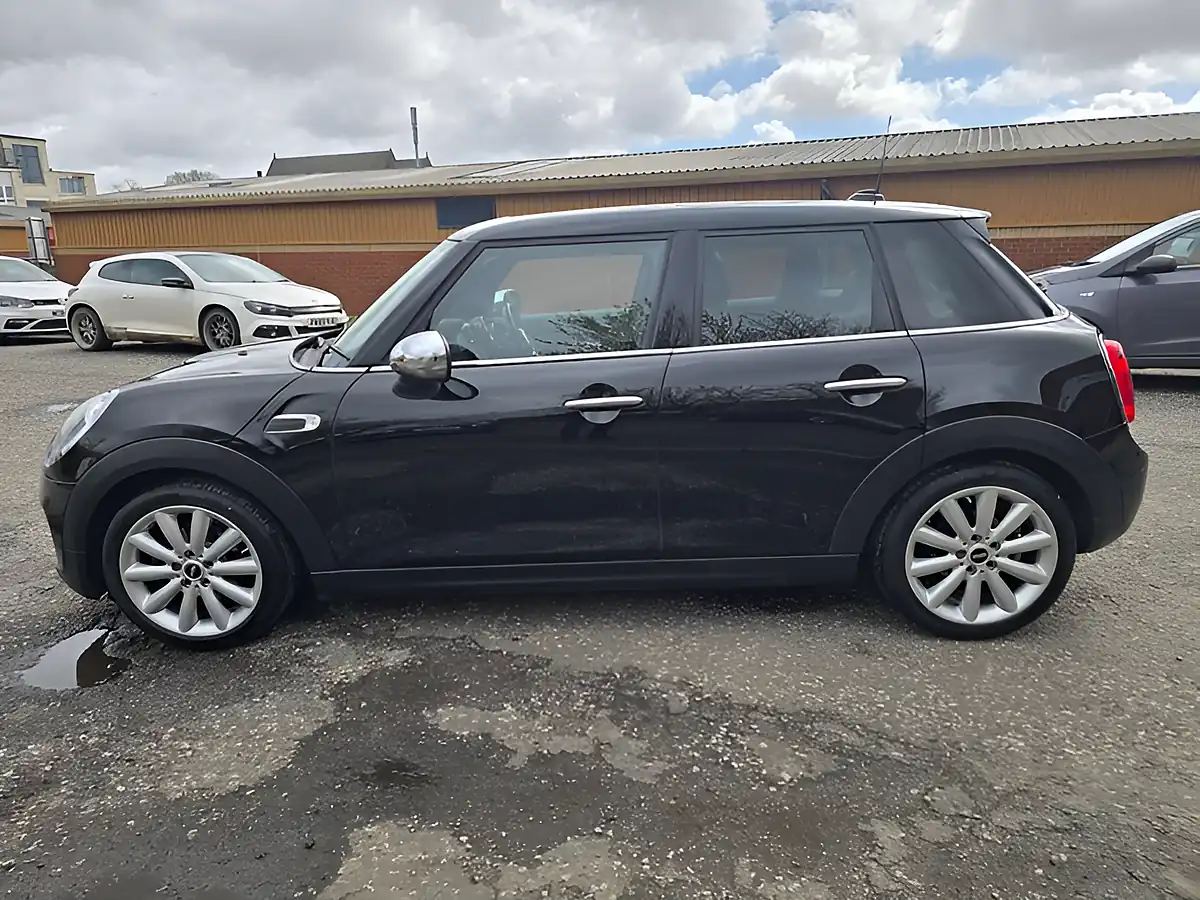 Used 2016 MINI Hatch Cooper Black - Interior and Exterior details 5