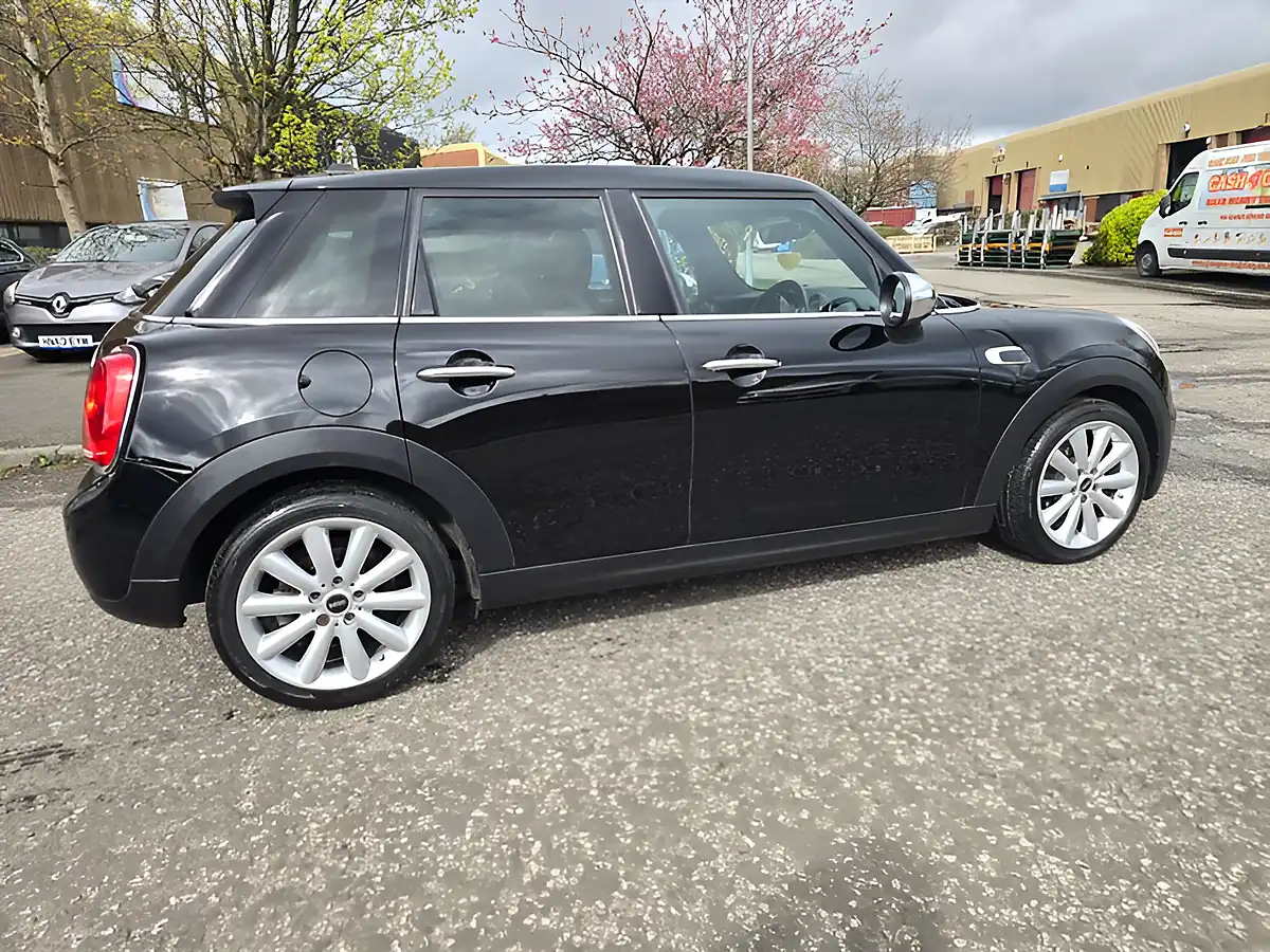 Used 2016 MINI Hatch Cooper Black - Interior and Exterior details 6