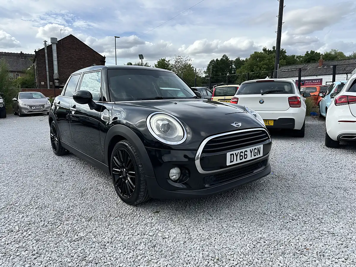 Used 2016 MINI Hatch Cooper Black - Front View