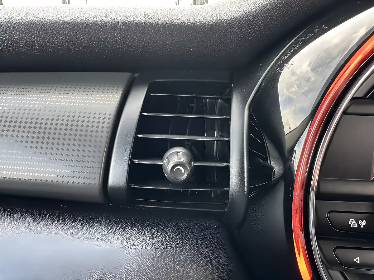 Used 2016 MINI Hatch Cooper Black - Interior and Exterior details 15