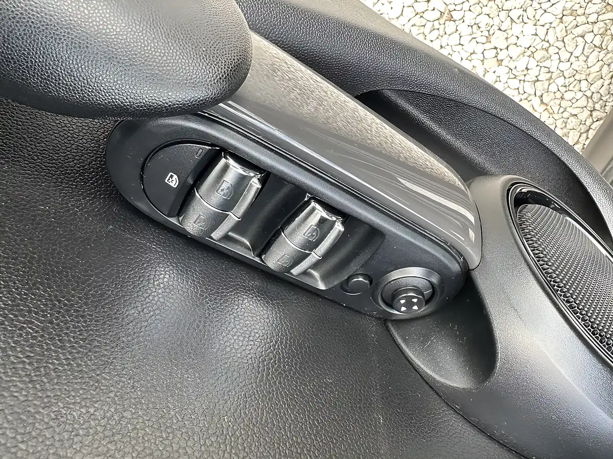 Used 2016 MINI Hatch Cooper Black - Interior and Exterior details 16