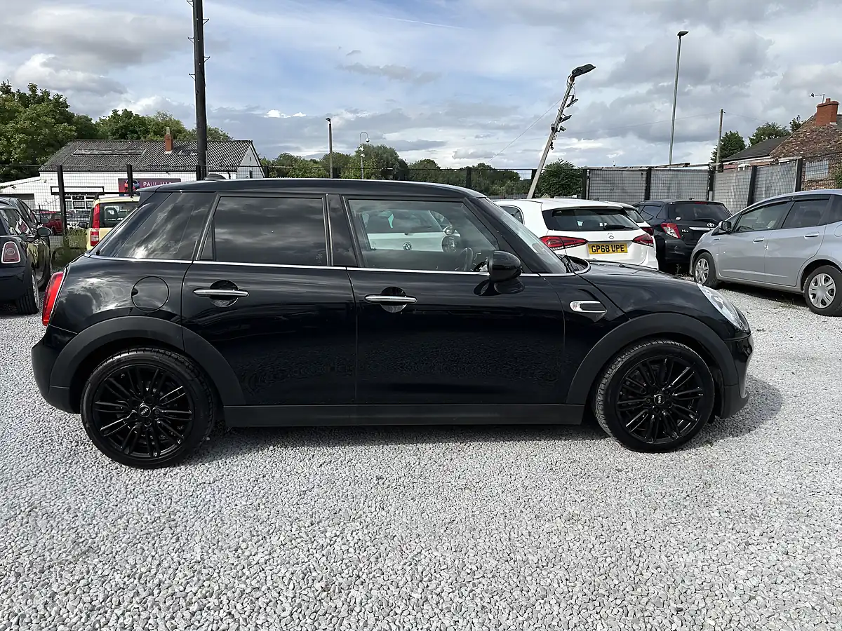 Used 2016 MINI Hatch Cooper Black - Interior and Exterior details 5