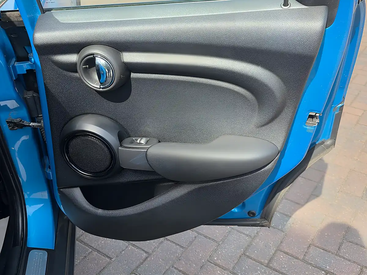 Used 2016 MINI Hatch Cooper Blue - Interior and Exterior details 12