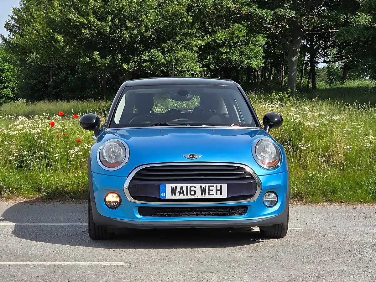 Used 2016 MINI Hatch Cooper Blue - Interior and Exterior details 2