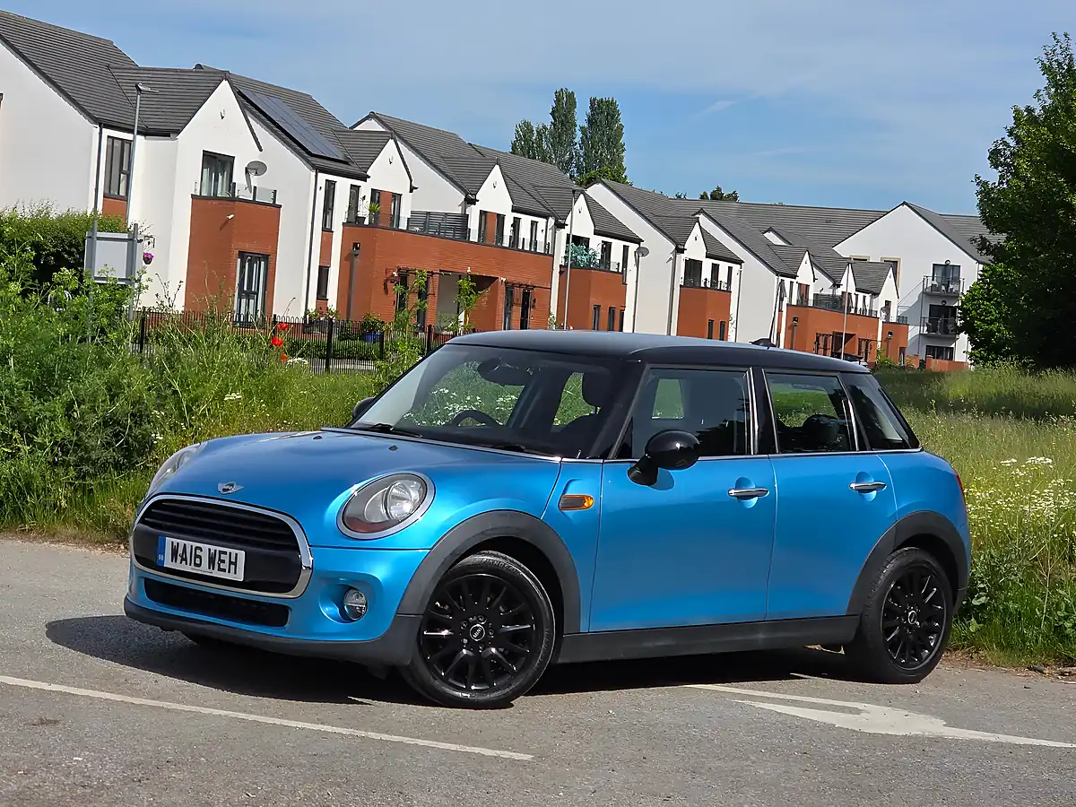Used 2016 MINI Hatch Cooper Blue - Interior and Exterior details 3