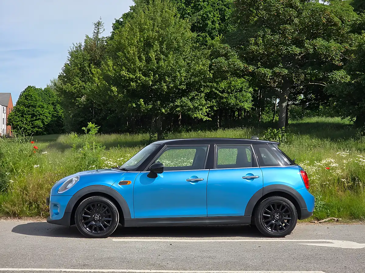Used 2016 MINI Hatch Cooper Blue - Interior and Exterior details 4