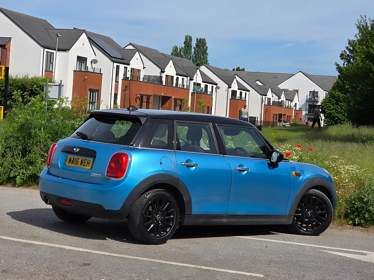Used 2016 MINI Hatch Cooper Blue - Interior and Exterior details 7